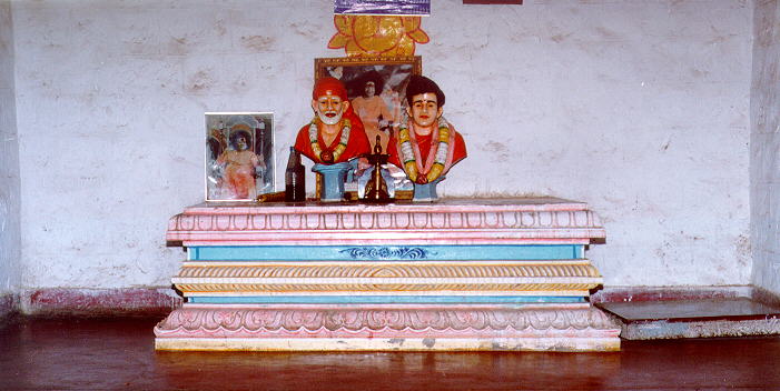        . . . Old mandir of Sathya Sai Baba in Puttaparthi